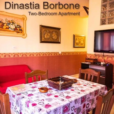 Casa Vacanza Dinastia Borbone - Centro Storico نابولي المظهر الخارجي الصورة