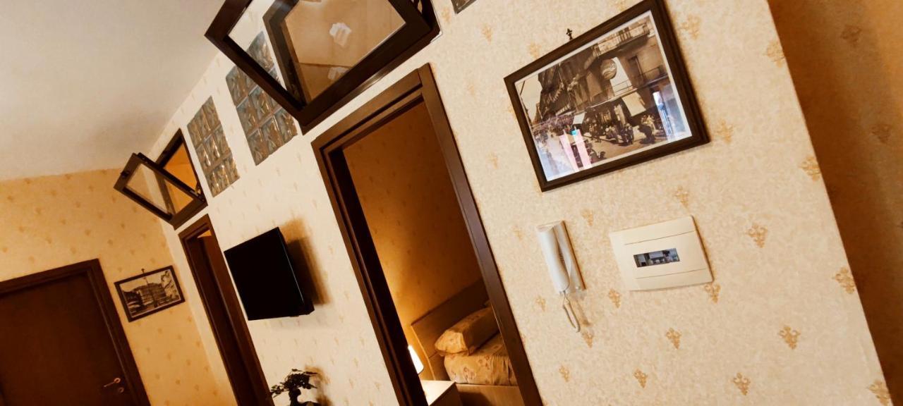 Casa Vacanza Dinastia Borbone - Centro Storico نابولي المظهر الخارجي الصورة